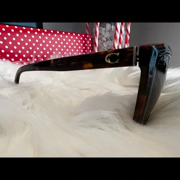 NWT. Coach Tortoise square sunglasses - Picture 5 of 5